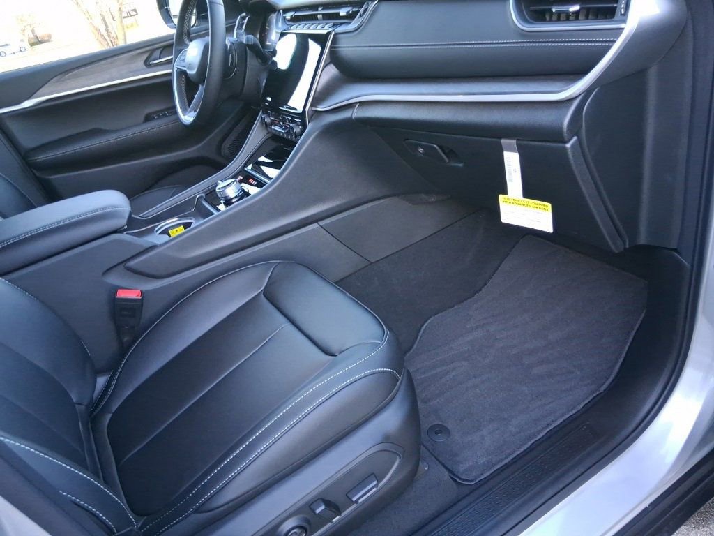 New 2025 Jeep Grand Cherokee L Limited w/ Trailer Tow Package image 17