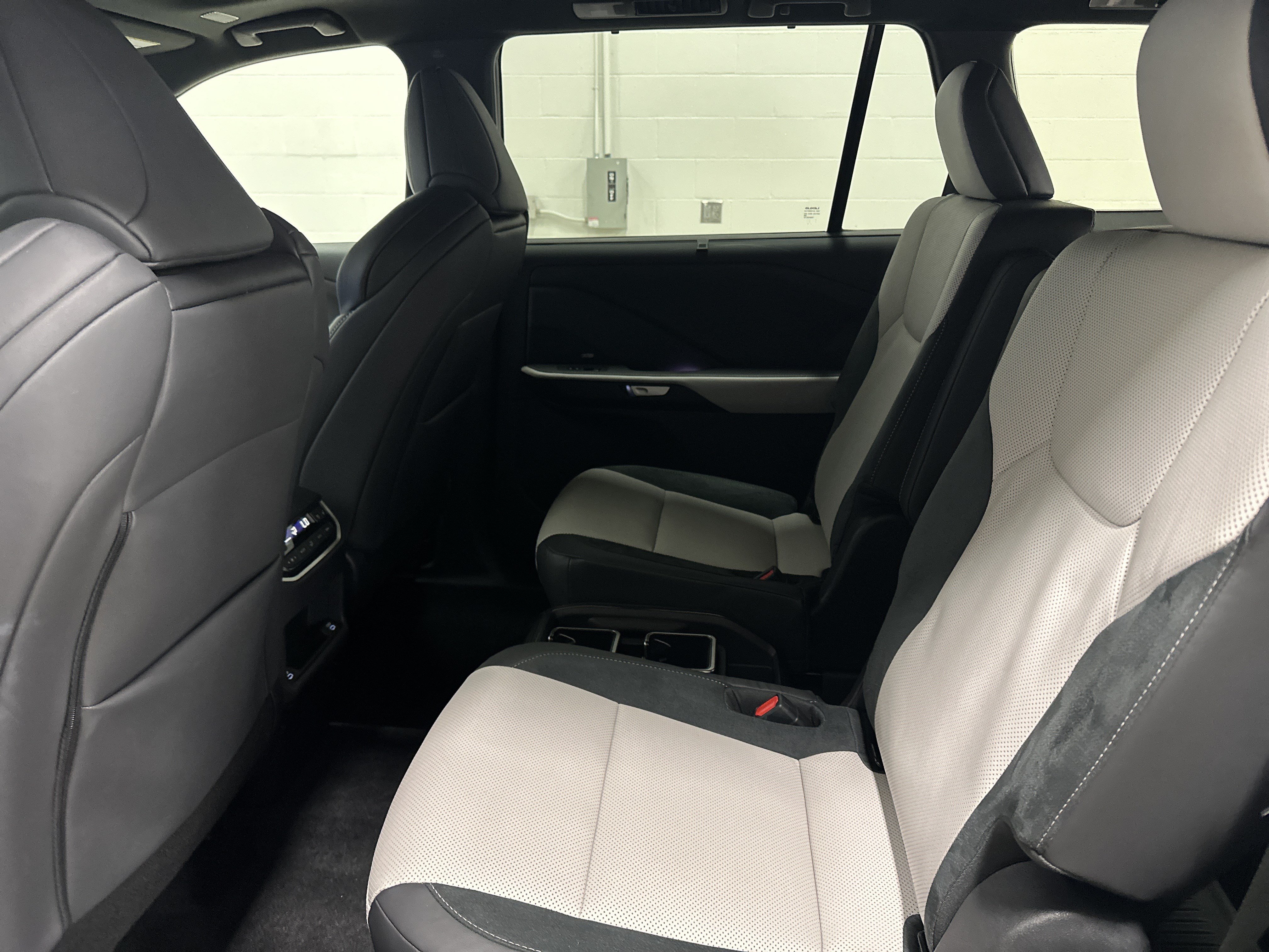 Certified 2025 Lexus TX 500h AWD image 31