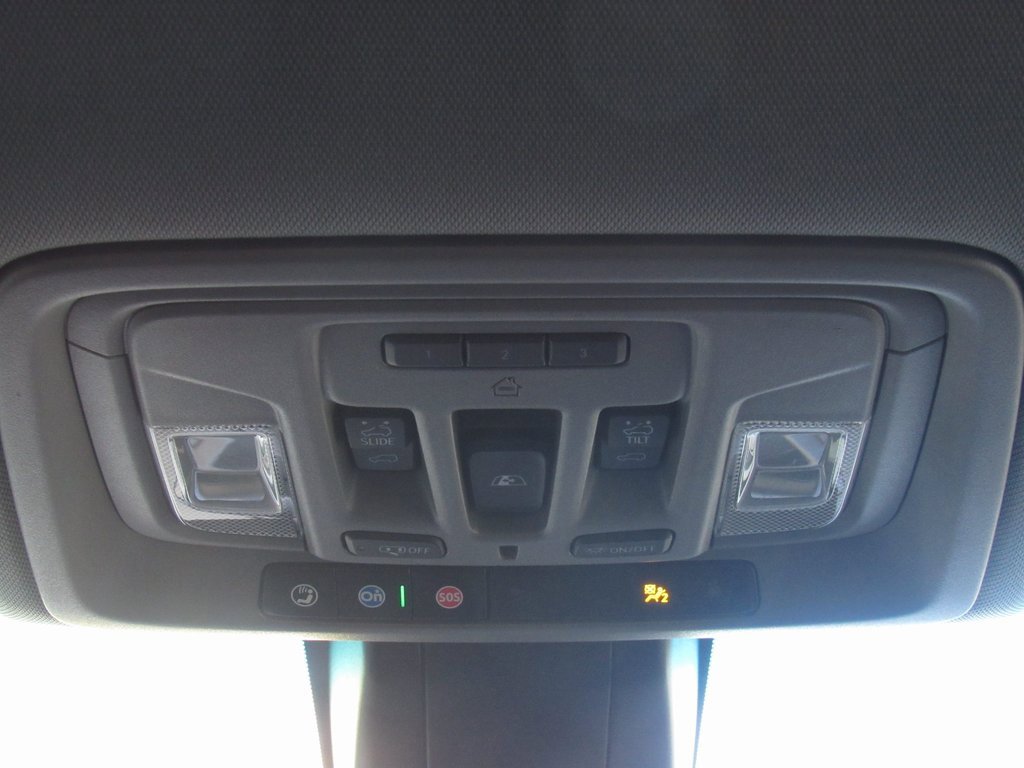 Used 2023 GMC Sierra 3500 SLT w/ SLT Premium Package image 31