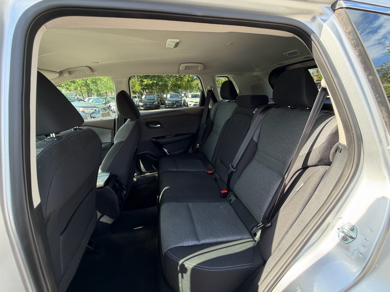 Certified 2022 Nissan Rogue SV FWD image 14