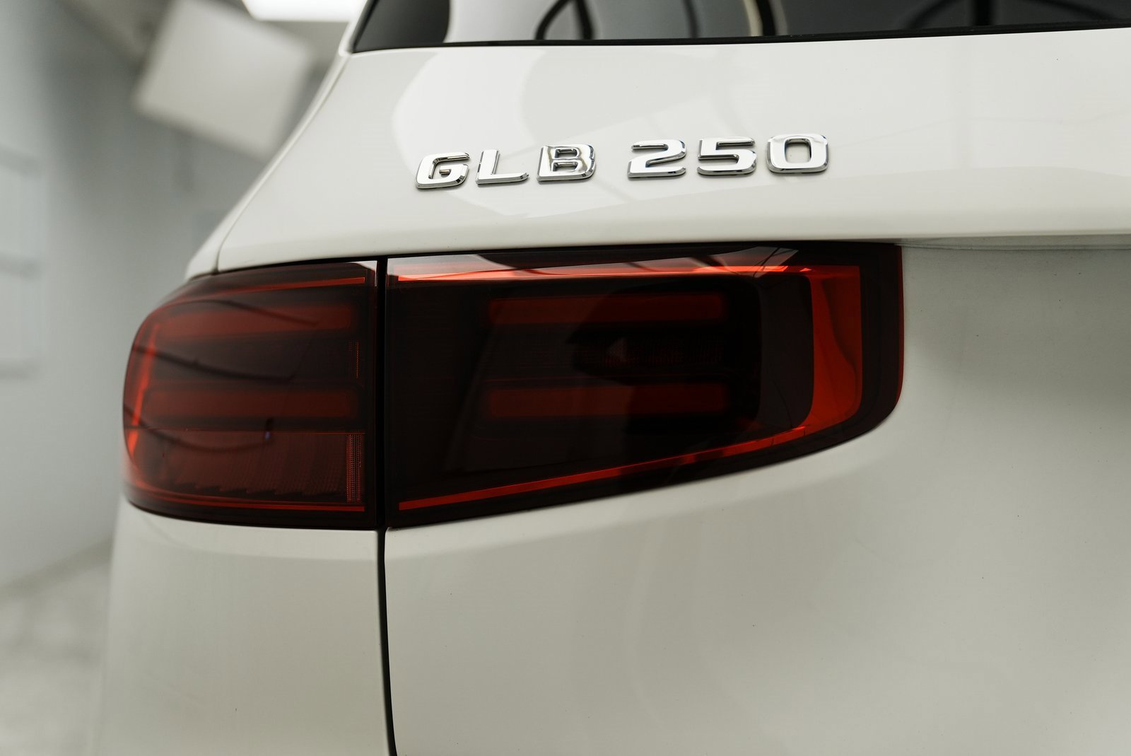 Used 2025 Mercedes-Benz GLB 250 4MATIC image 18