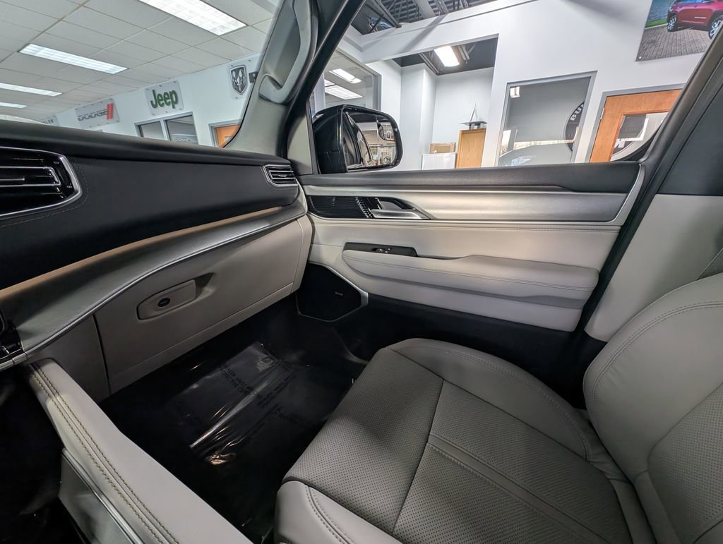 New 2026 Jeep Grand Wagoneer L Limited image 36