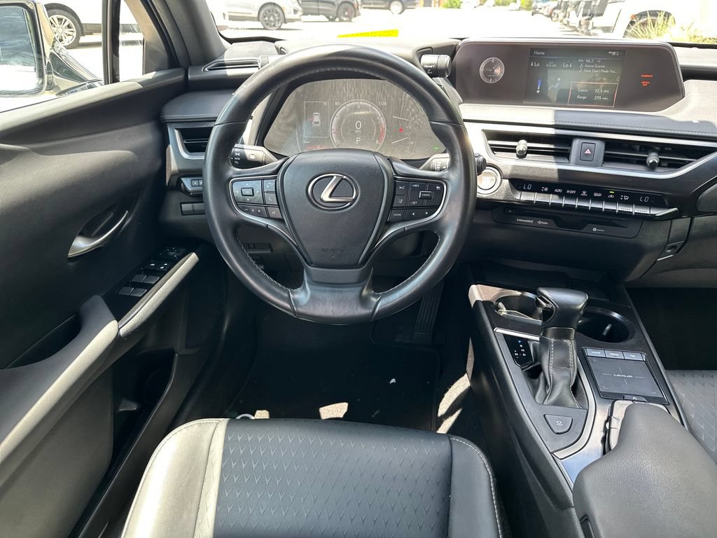 Used 2021 Lexus UX 200 w/ Accessory Package (Z2) FWD image 31