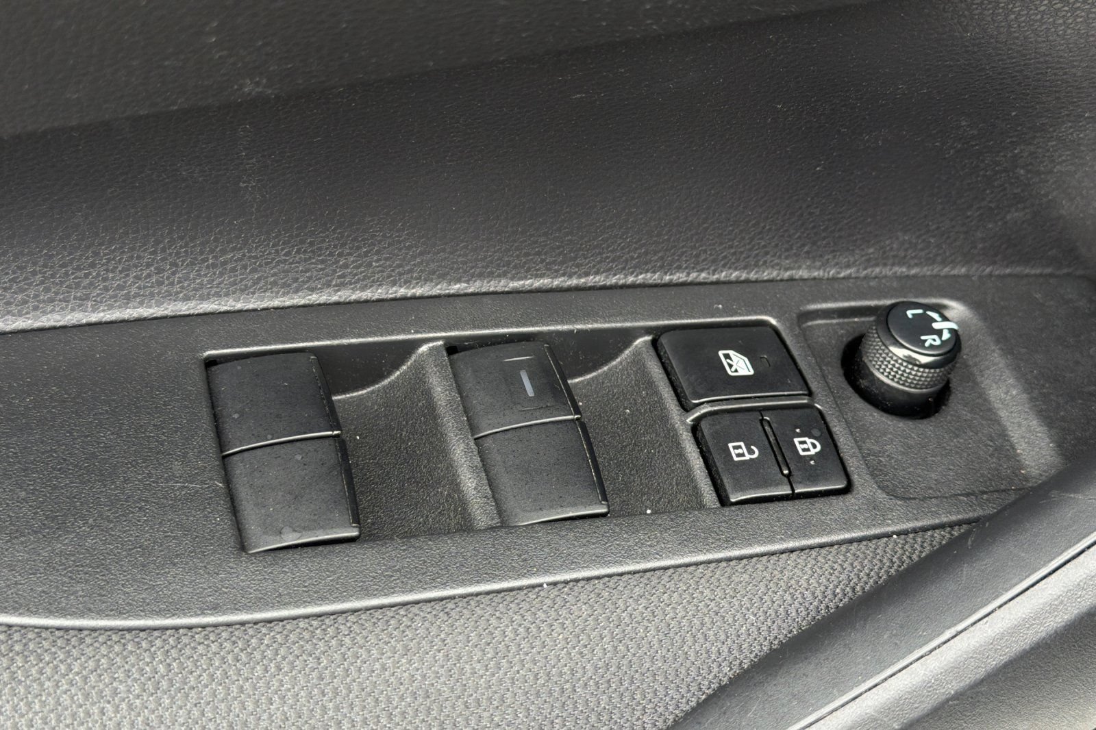 Used 2022 Toyota Corolla LE w/ Carpet Mat Package (TMS) FWD image 13