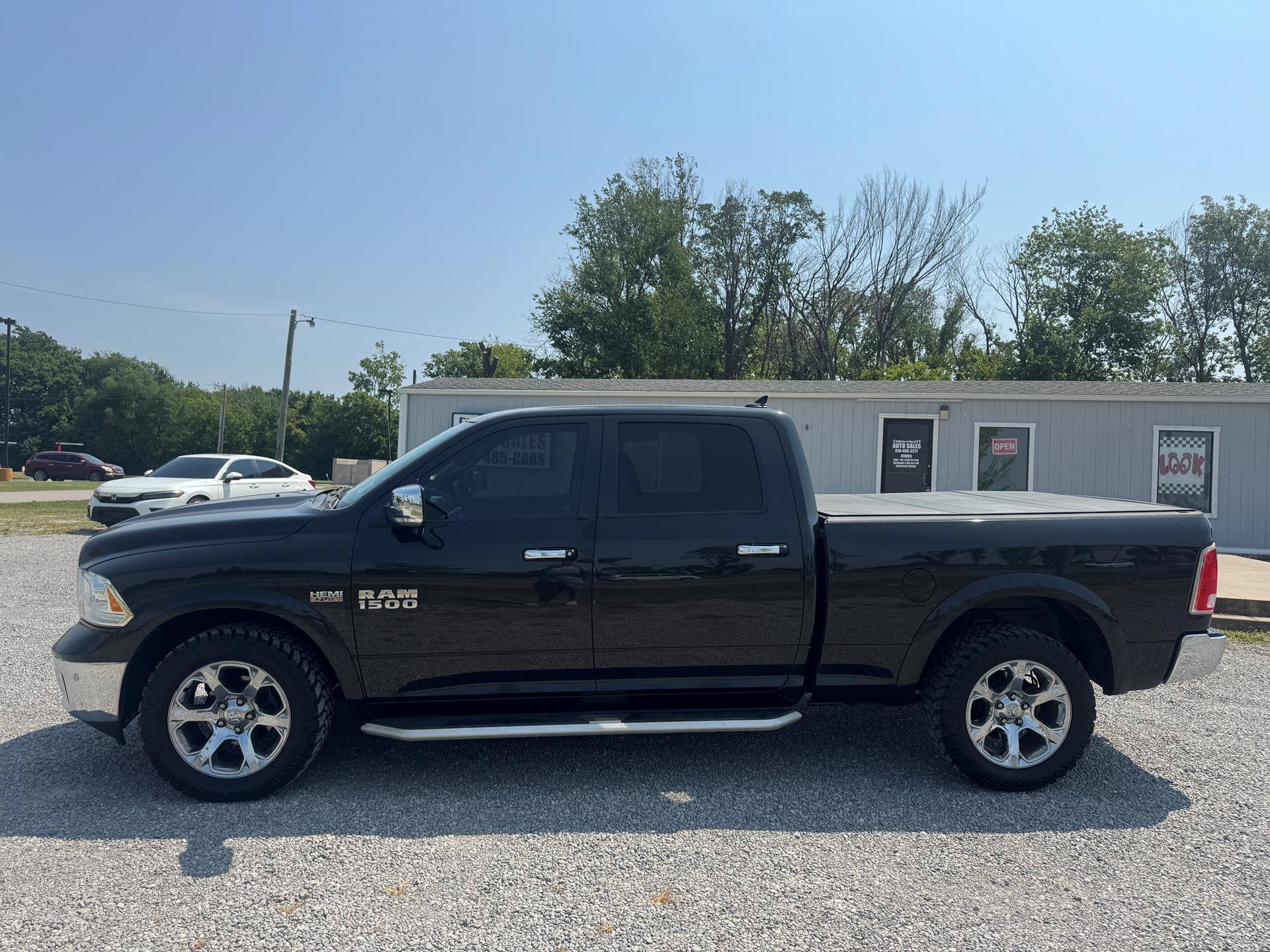 Used 2017 RAM 1500 Laramie w/ Convenience Group AWD/4WD image 6
