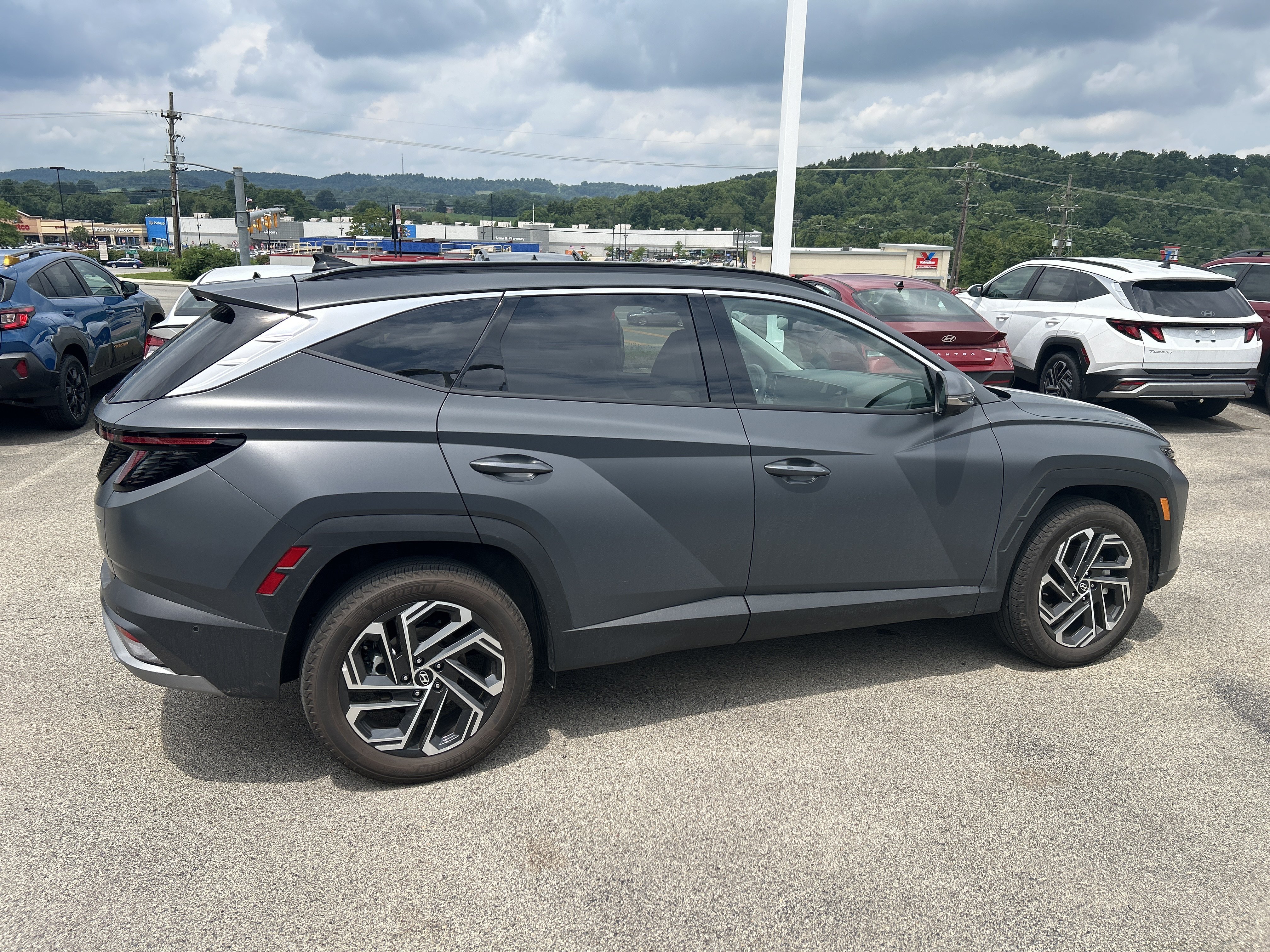 Used 2025 Hyundai Tucson Limited AWD/4WD image 3