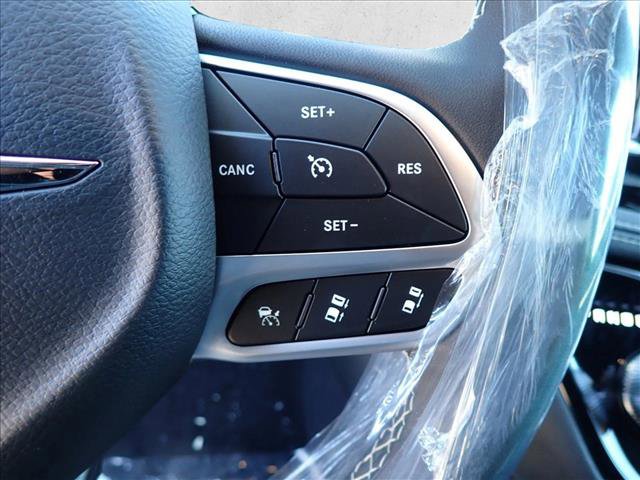 New 2025 Chrysler Pacifica Select FWD image 18