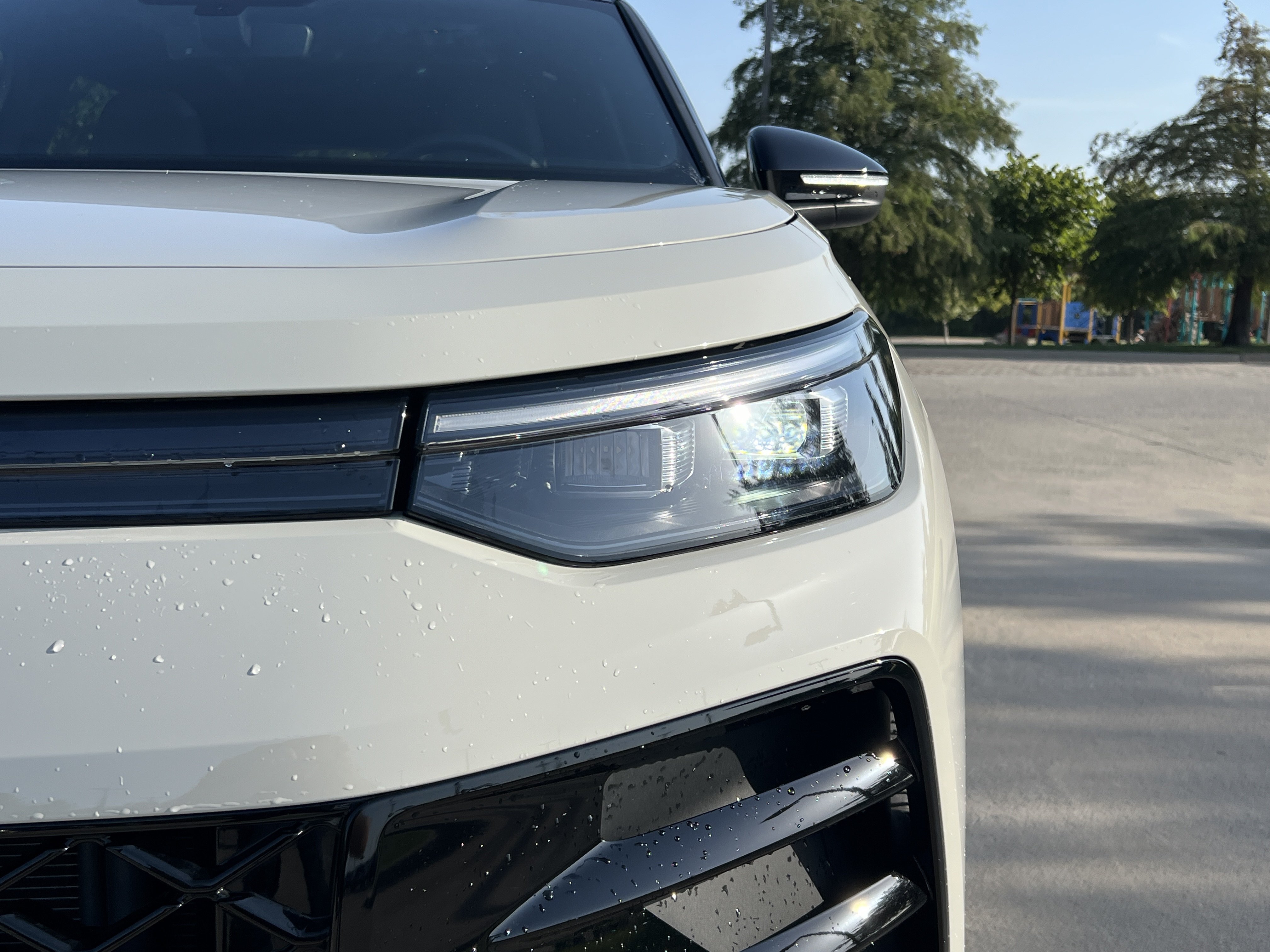 Certified 2026 Volkswagen Tiguan SE R-Line FWD image 5