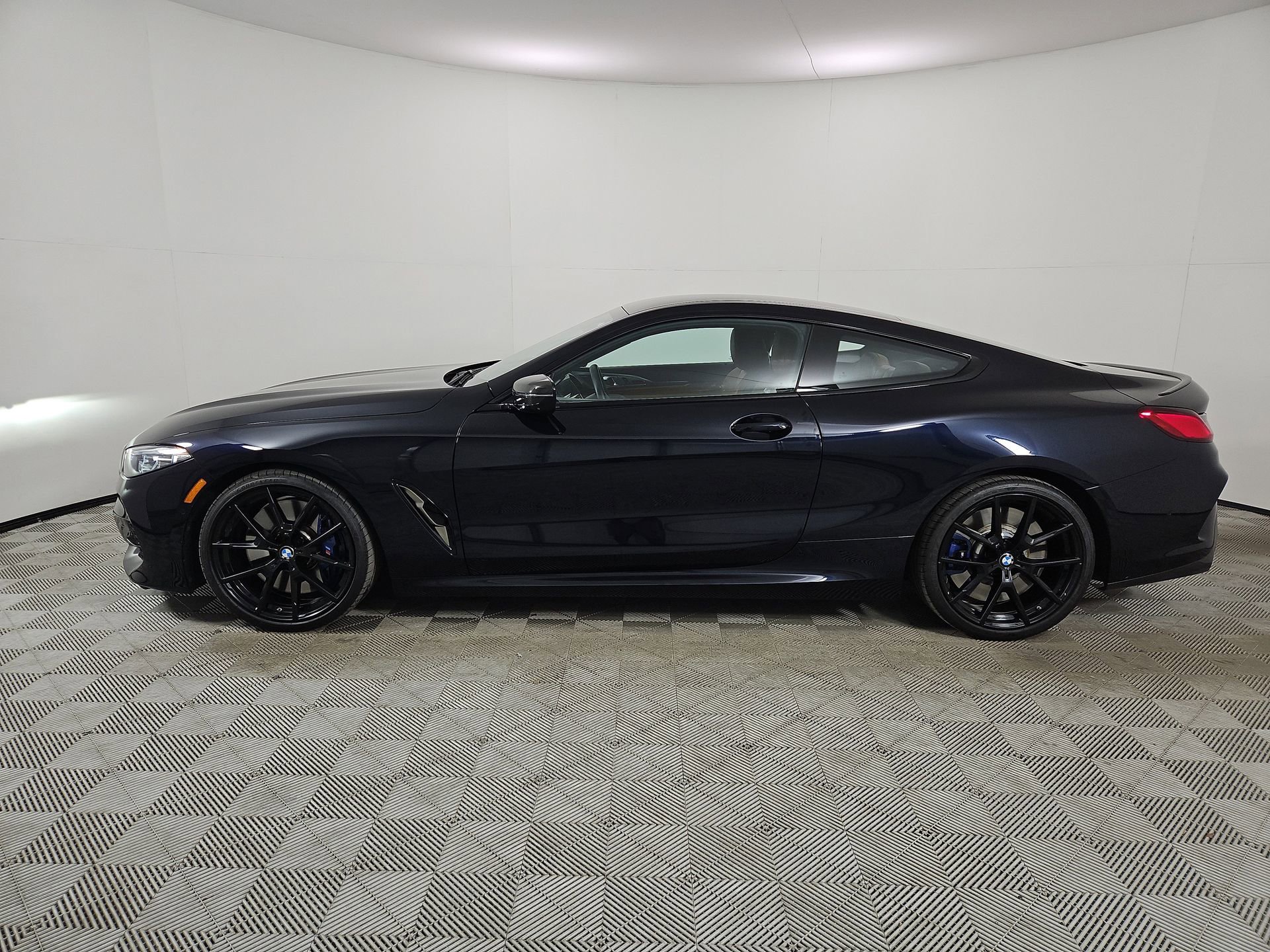 Used 2020 BMW M850i xDrive Coupe w/ M Carbon Exterior Package image 4