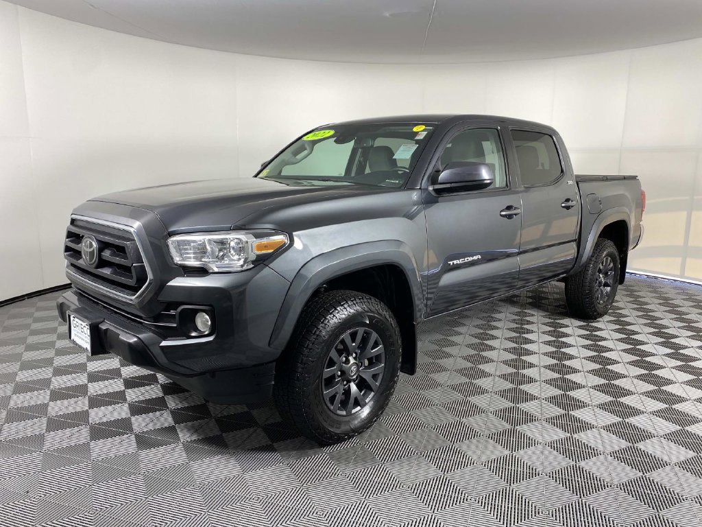Used 2022 Toyota Tacoma SR5 AWD/4WD image 4