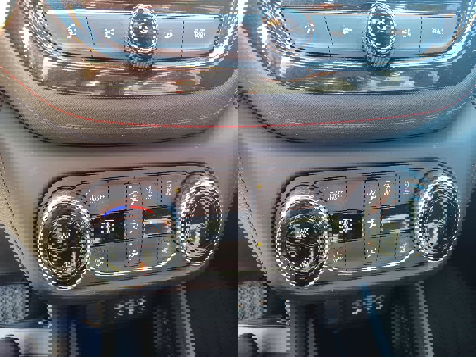 Used 2023 Chevrolet TrailBlazer RS w/ Convenience Package image 13