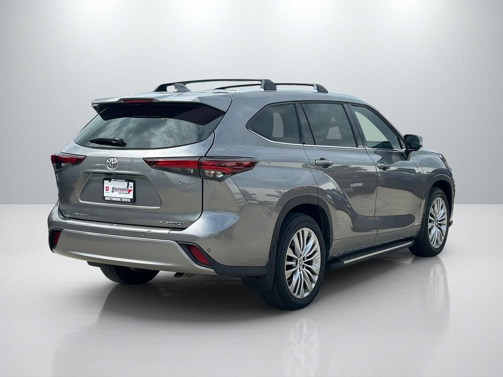 Certified 2025 Toyota Highlander Platinum AWD/4WD image 5