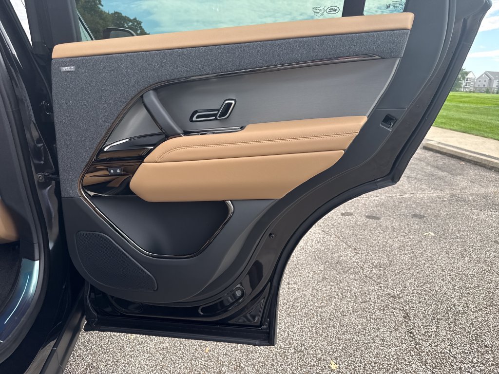 New 2027 Land Rover Range Rover Sport SE AWD/4WD image 16