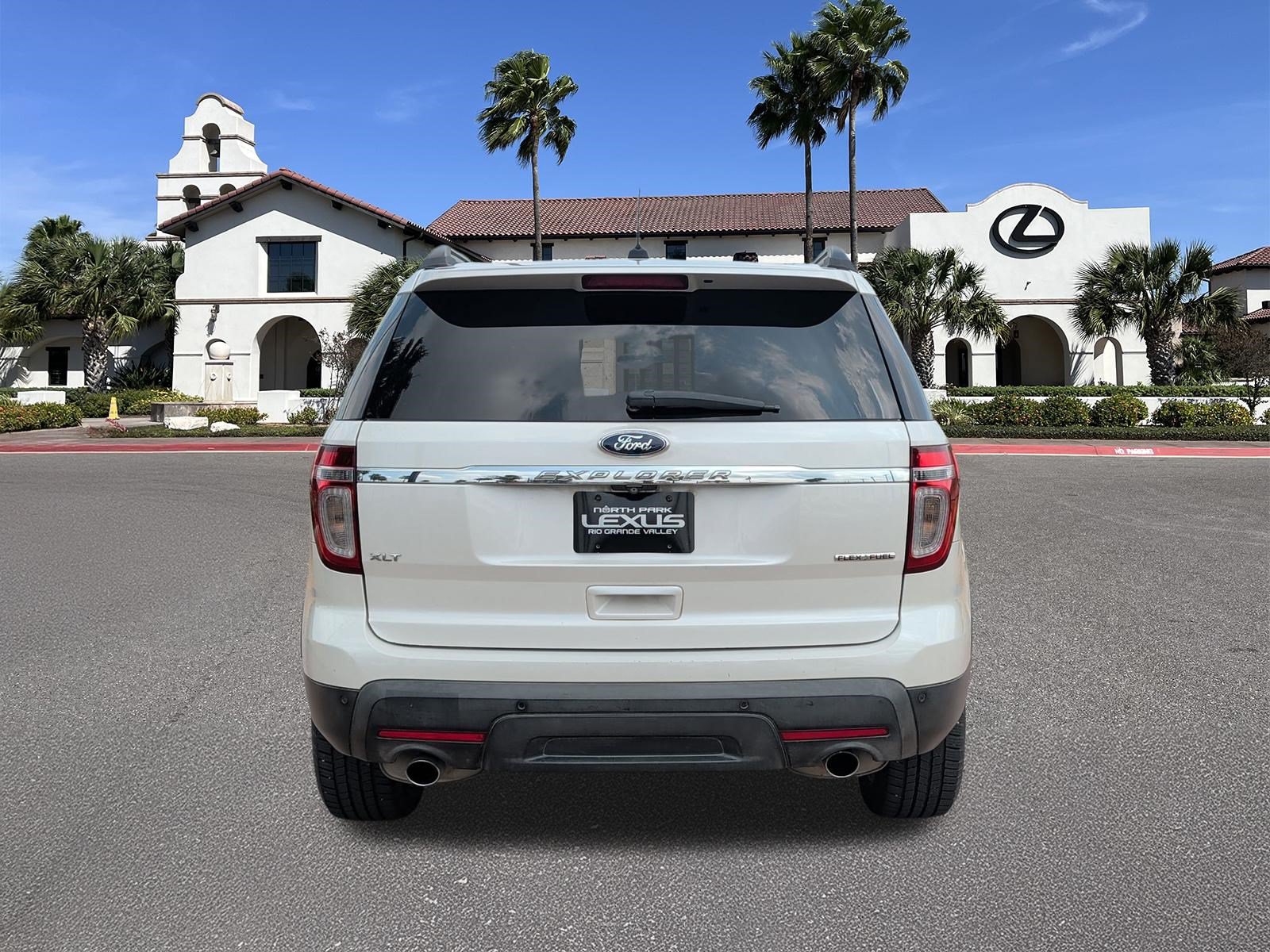 Used 2015 Ford Explorer XLT w/ Equipment Group 202A FWD image 3