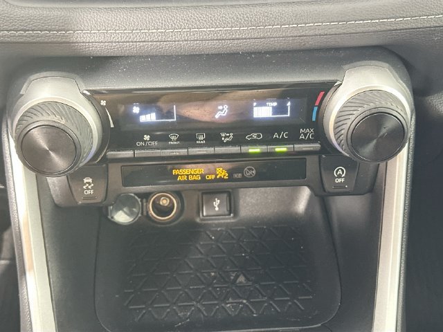 Used 2021 Toyota RAV4 LE AWD/4WD image 13