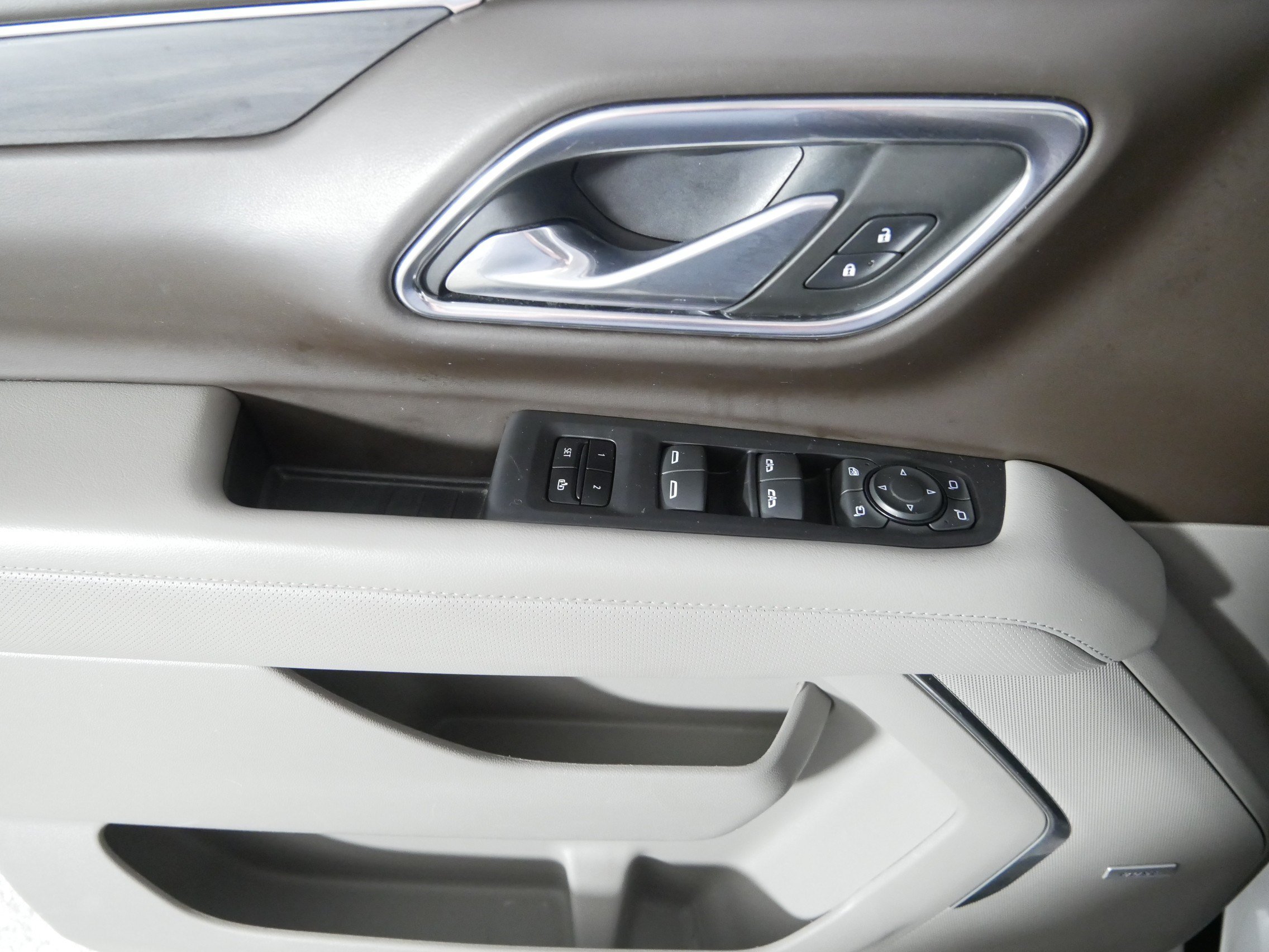 Used 2023 GMC Yukon SLT w/ SLT Premium Package AWD/4WD image 19