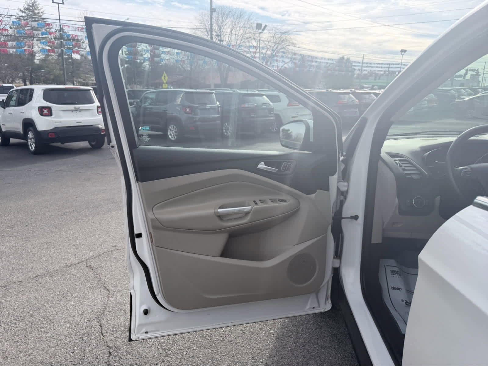 Used 2017 Ford Escape Titanium image 16