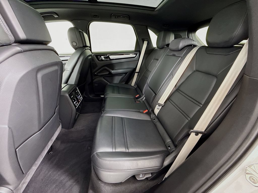 Certified 2023 Porsche Cayenne Platinum Edition AWD/4WD image 24