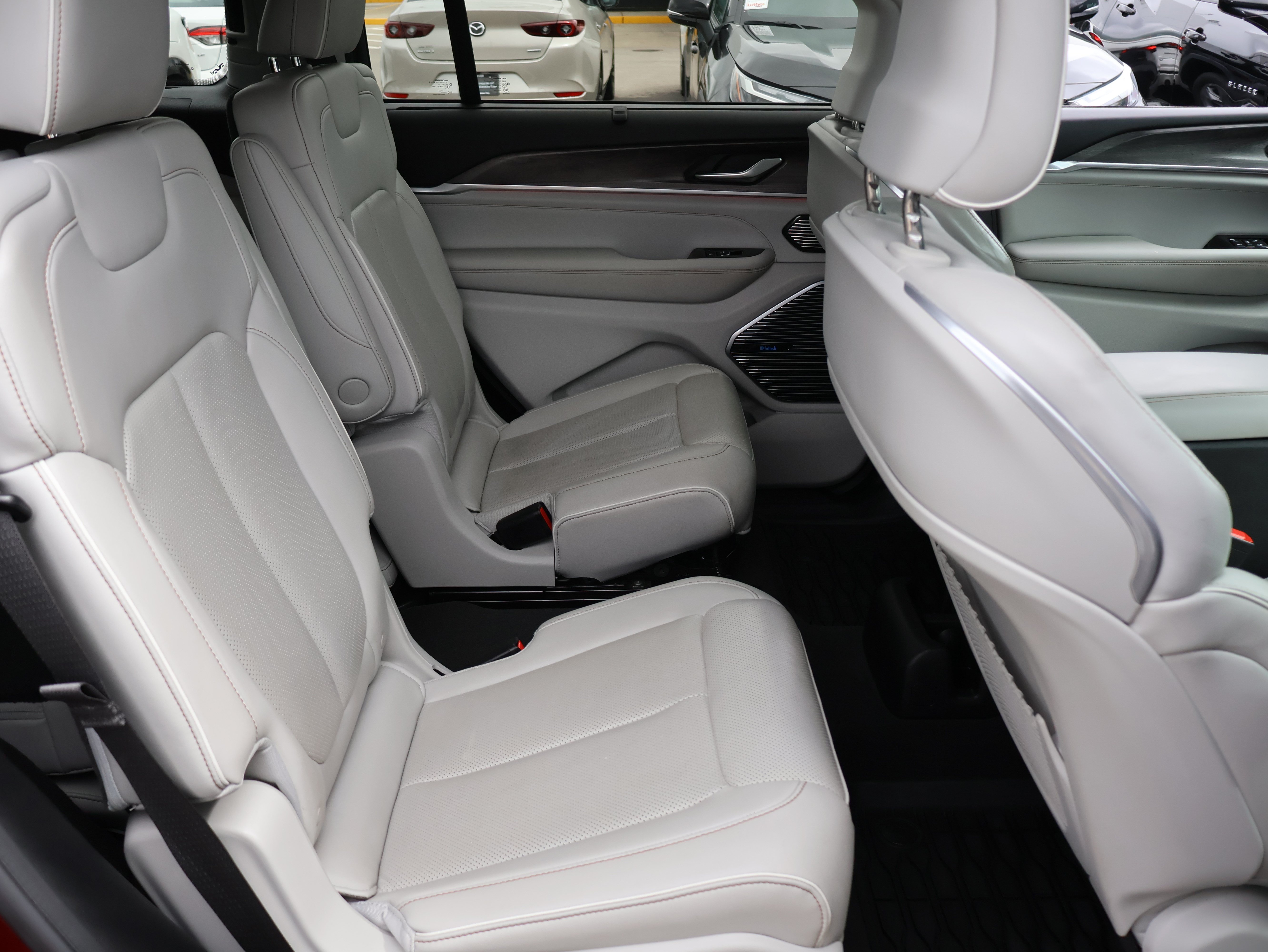 Used 2021 Jeep Grand Cherokee L Overland w/ Advanced Protech Group III AWD/4WD image 12