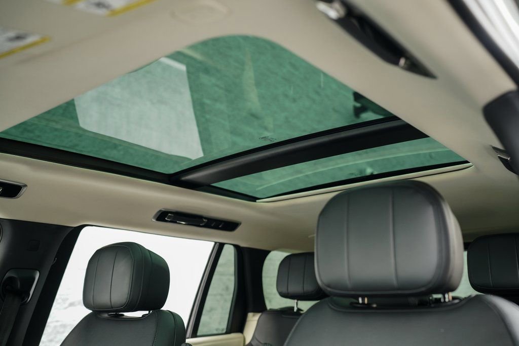 Used 2022 Land Rover Range Rover Long Wheelbase SE image 37