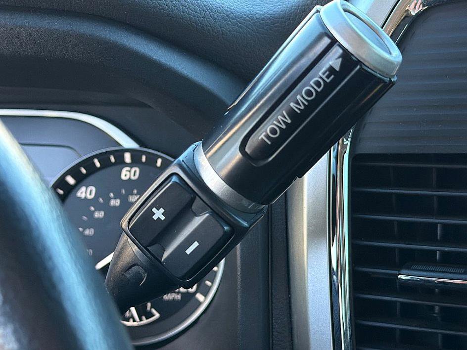 Used 2021 Nissan Titan SV w/ SV Convenience Package image 21