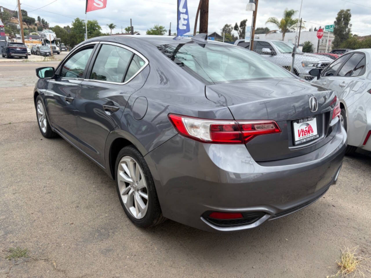 Used 2017 Acura ILX FWD image 3