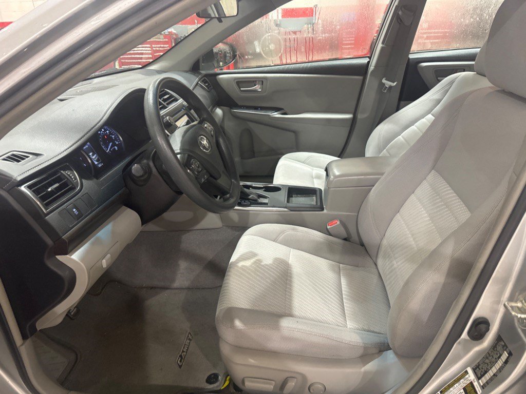 Used 2017 Toyota Camry LE FWD image 3