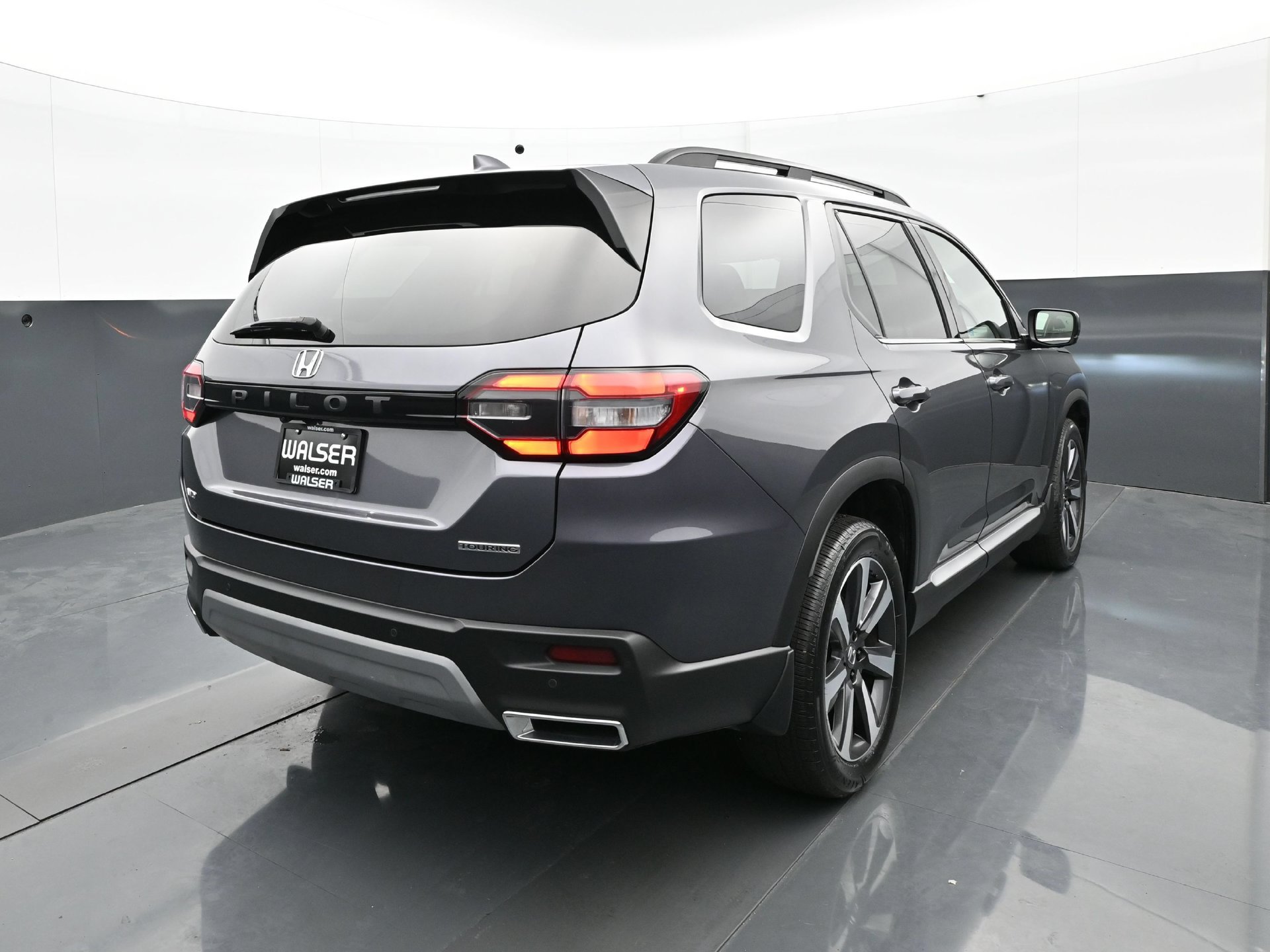 Used 2025 Honda Pilot Touring image 5