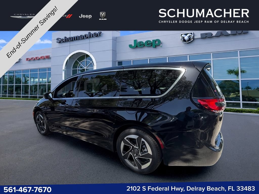New 2027 Chrysler Pacifica Limited FWD image 5