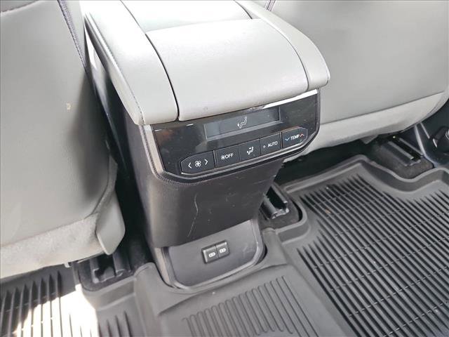 Used 2024 Toyota Highlander XLE AWD/4WD image 24