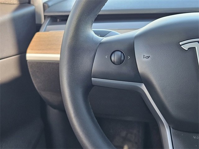 Used 2020 Tesla Model 3 Standard Range Plus image 25