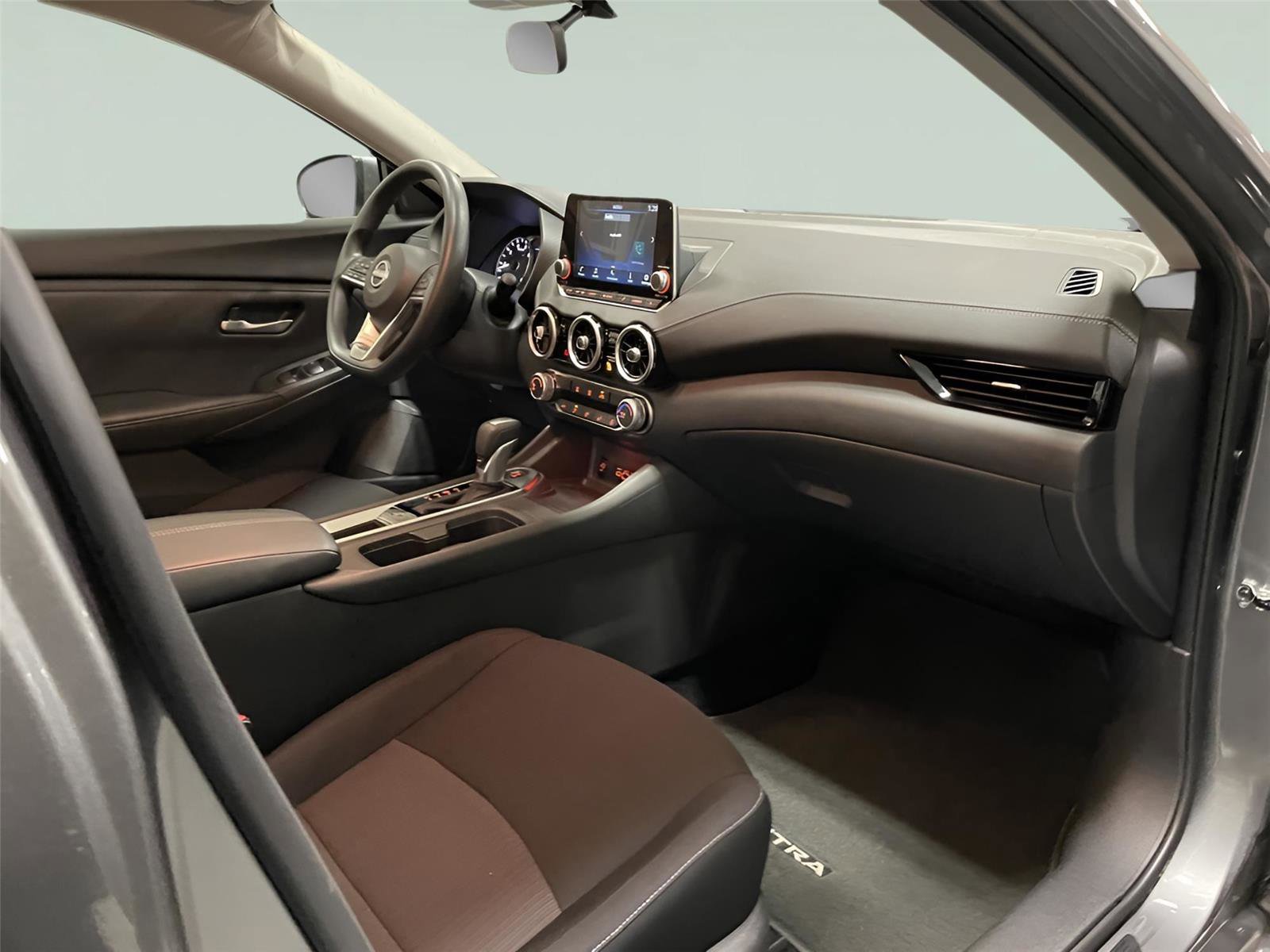 Used 2025 Nissan Sentra SV image 20