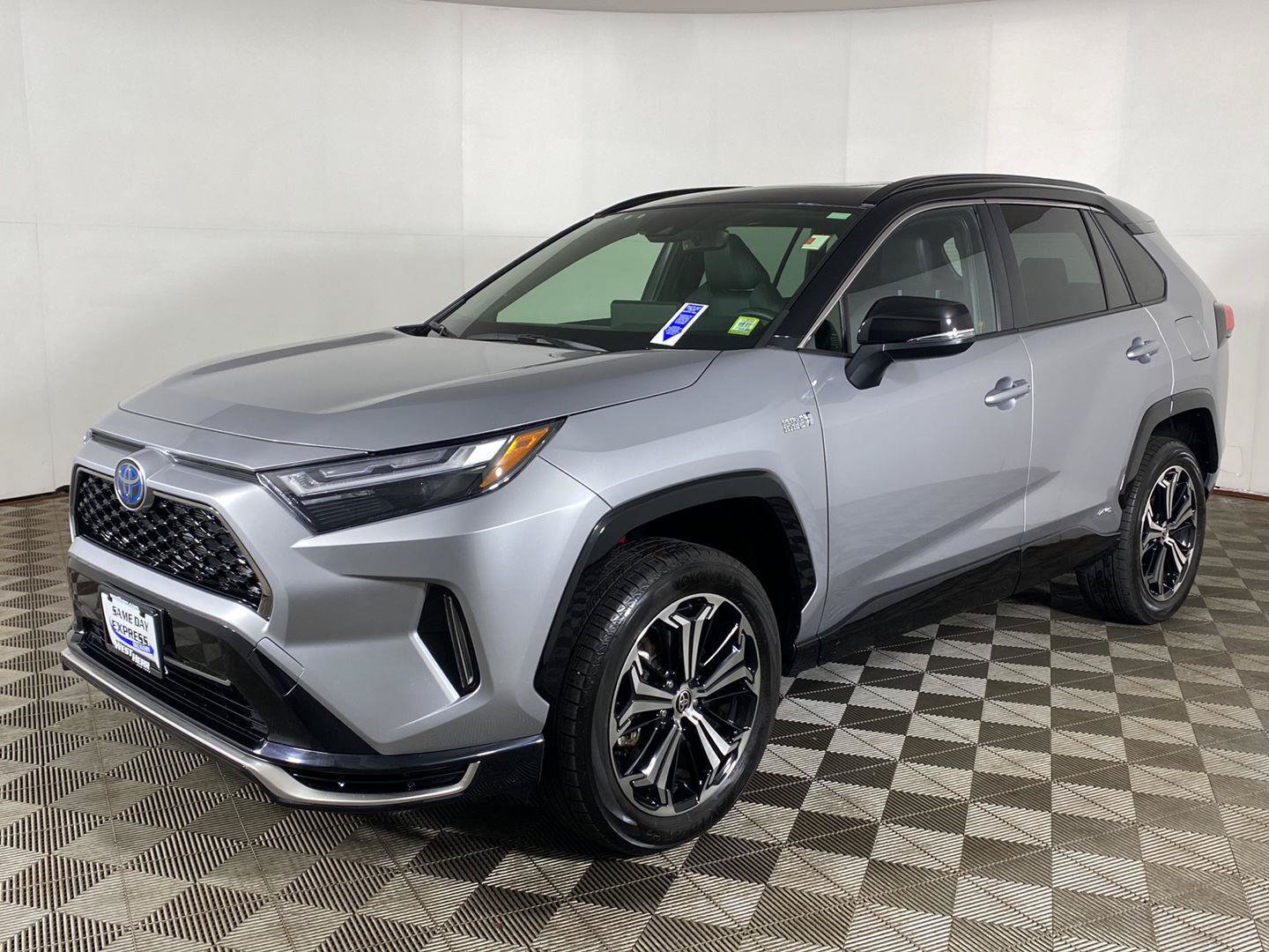 Used 2024 Toyota RAV4 XSE w/ Weather Package AWD/4WD image 2