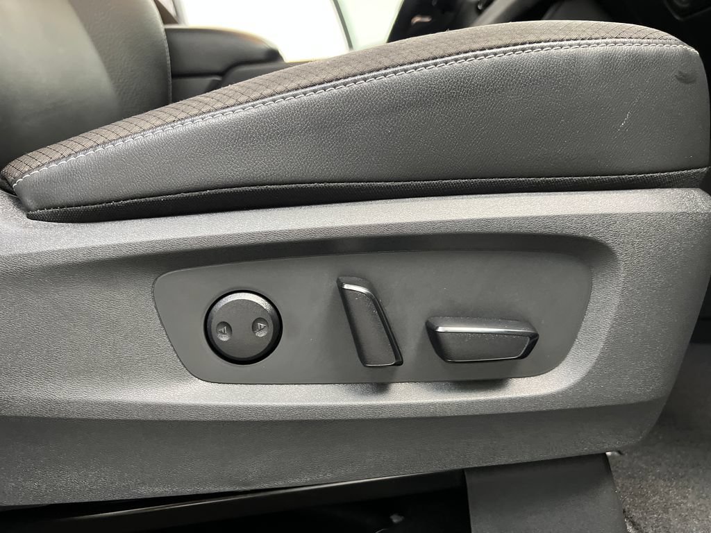 Used 2025 Nissan Pathfinder SL AWD/4WD image 29