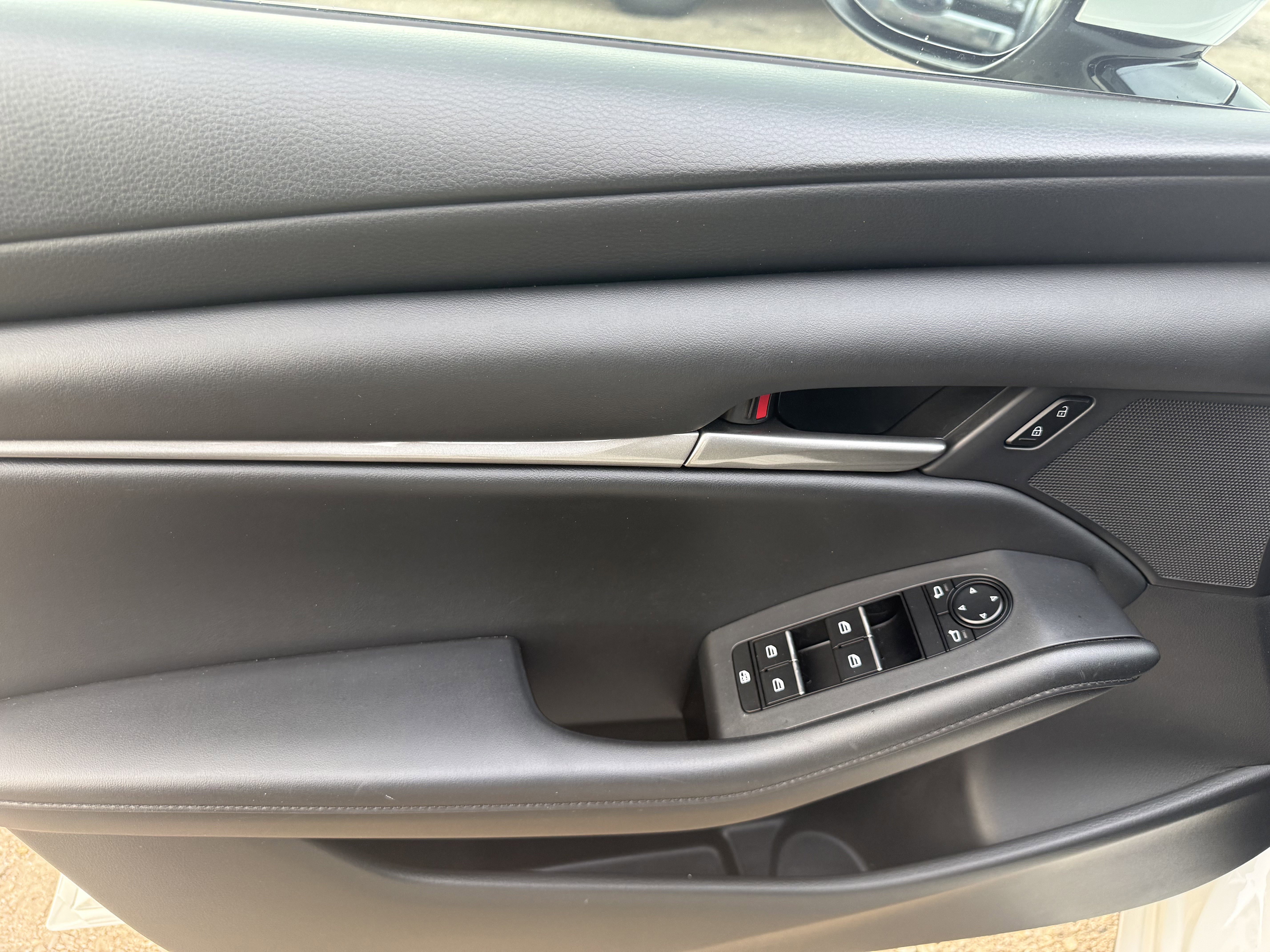 Used 2023 MAZDA MAZDA3 s image 9