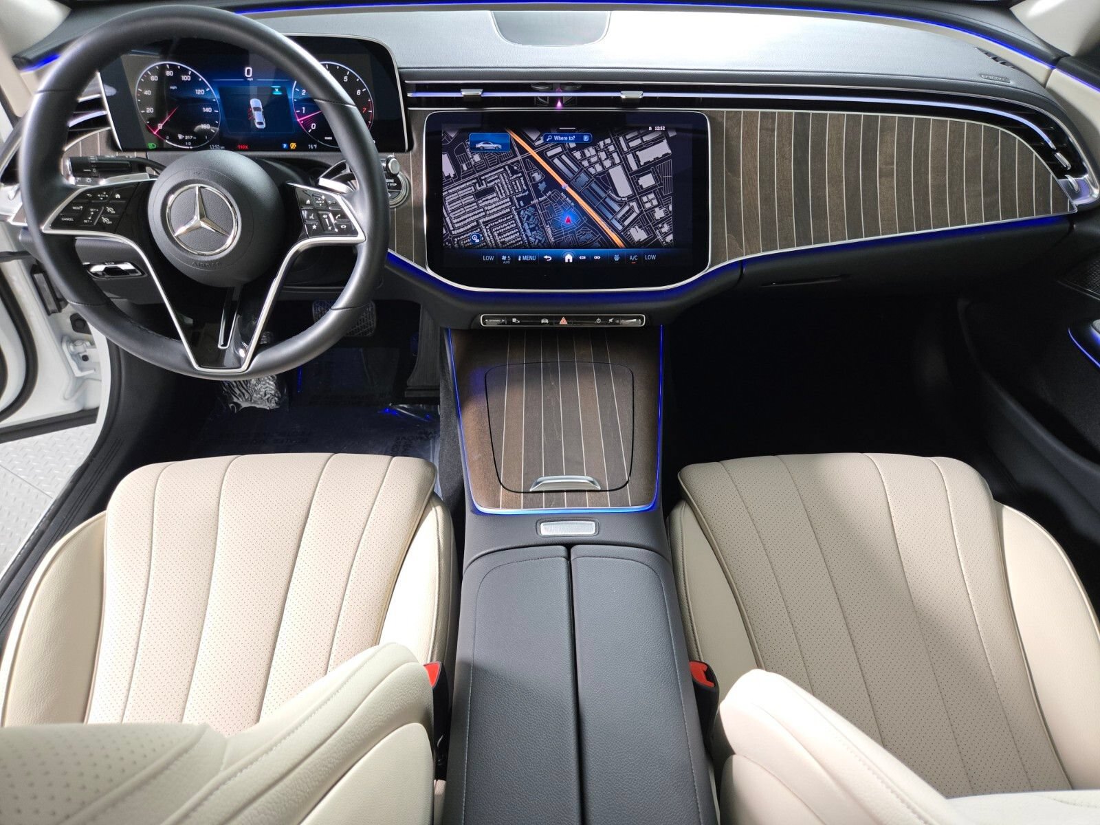 Used 2025 Mercedes-Benz E 350 Sedan image 13