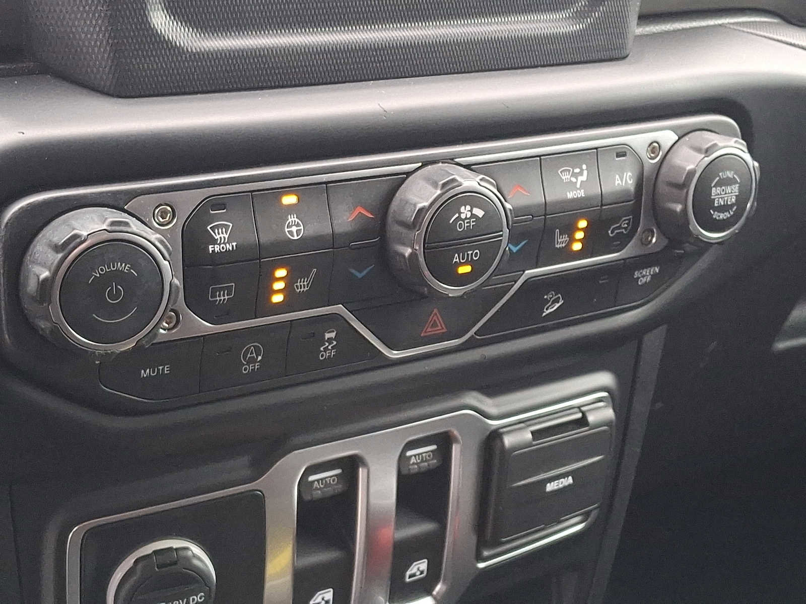 Used 2019 Jeep Wrangler Sport image 16