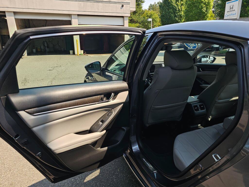 Certified 2018 Honda Accord Touring image 19