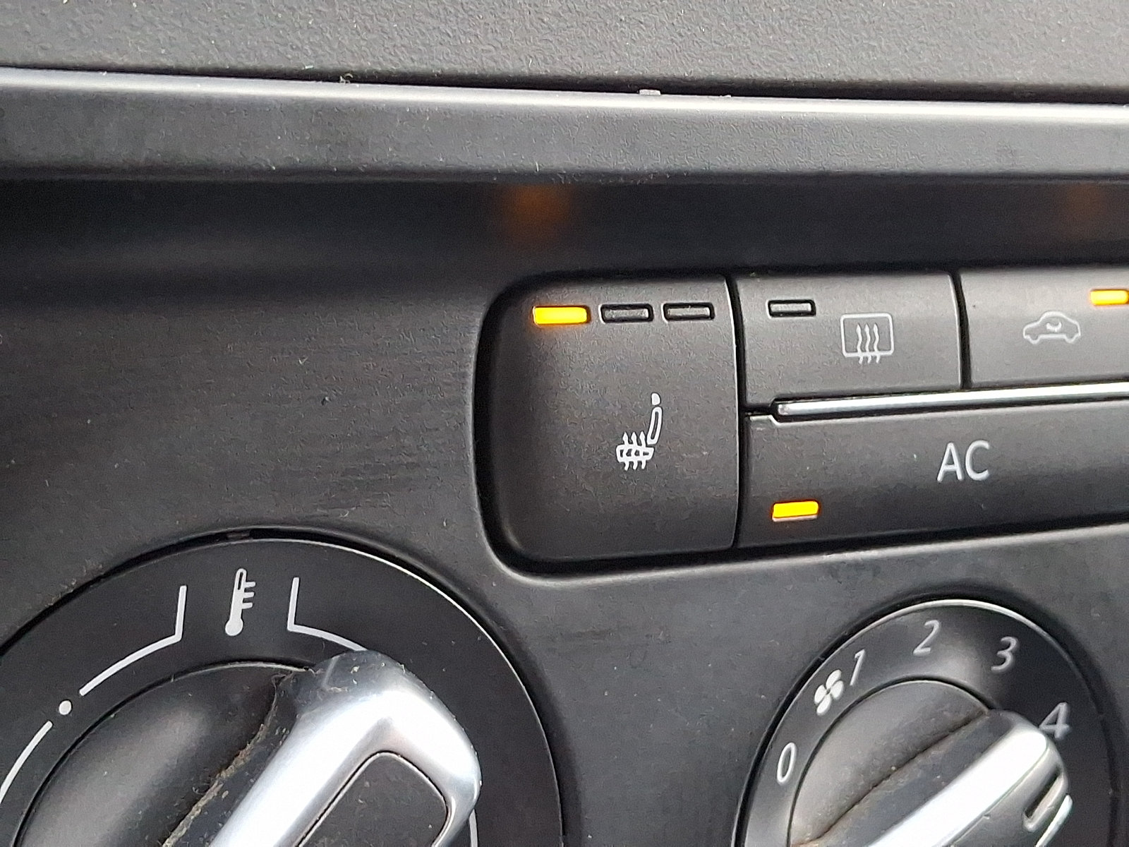 Used 2013 Volkswagen Jetta SE FWD image 23