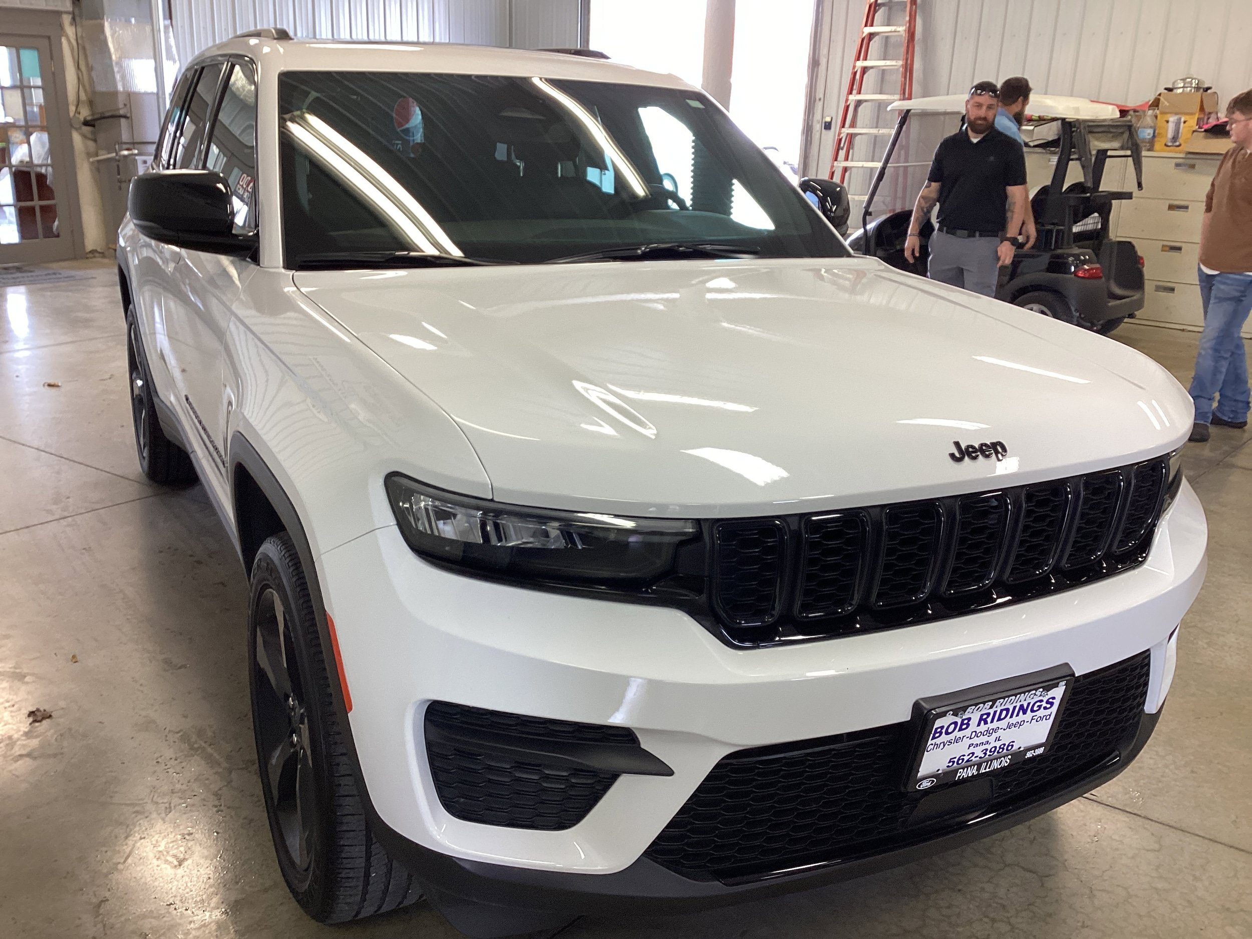 Used 2024 Jeep Grand Cherokee Altitude AWD/4WD image 8