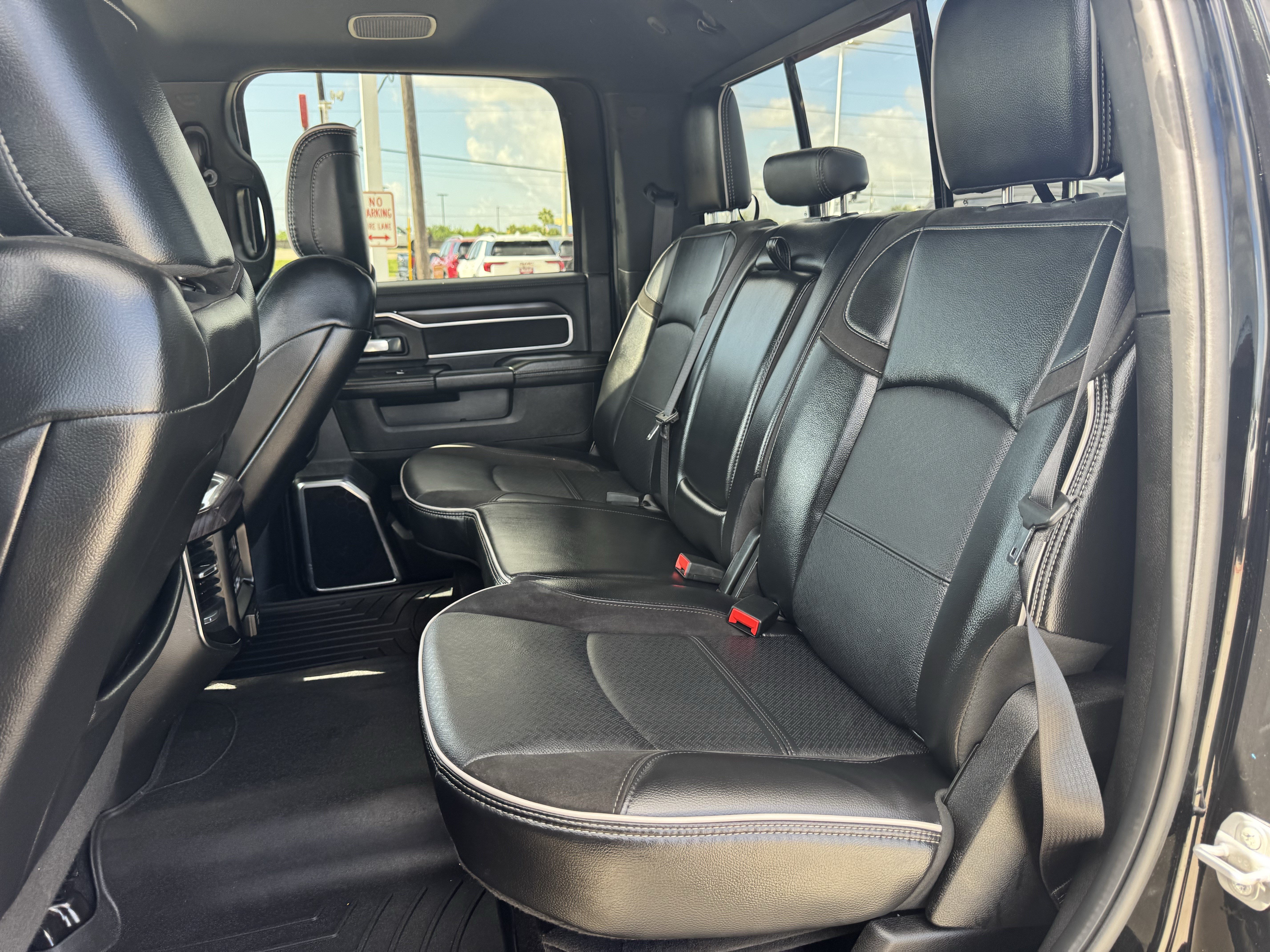 Used 2025 RAM 2500 Laramie AWD/4WD image 25