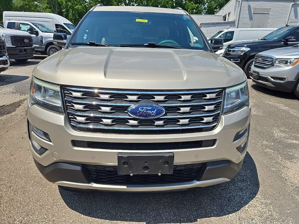 Used 2017 Ford Explorer XLT w/ Equipment Group 202A AWD/4WD image 2