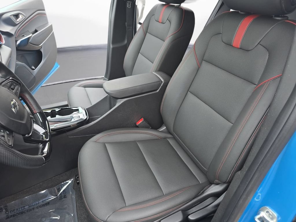 Used 2025 Chevrolet Trax RS w/ Driver Confidence Package FWD image 14