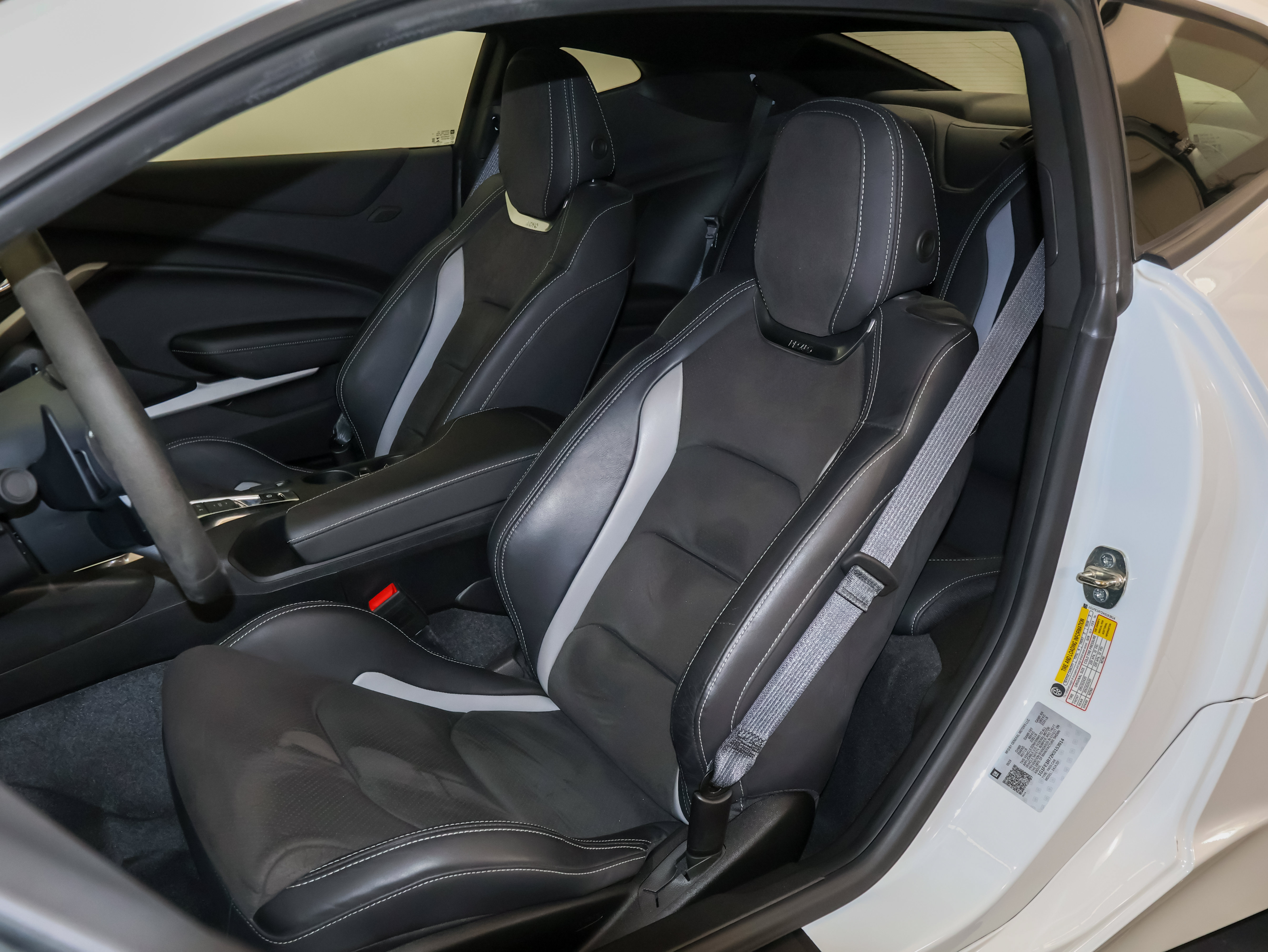Used 2019 Chevrolet Camaro SS RWD image 13
