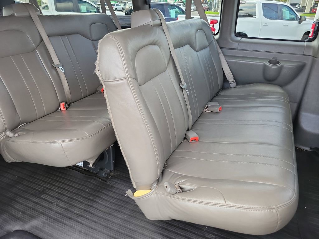 Used 2016 GMC Savana 3500 LS image 16