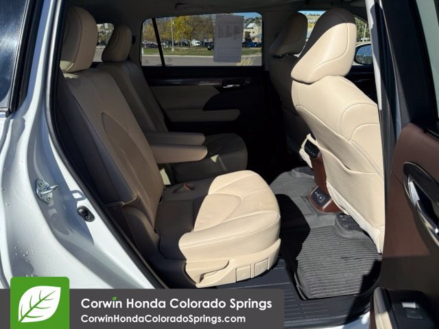 Used 2021 Toyota Highlander Limited AWD/4WD image 29