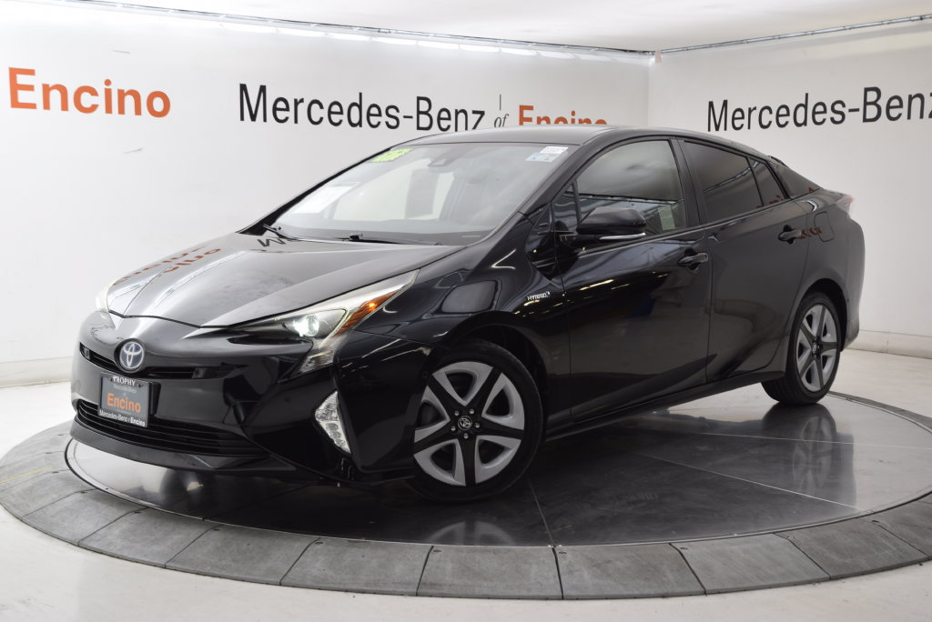 Used 2017 Toyota Prius Three Touring FWD image 2