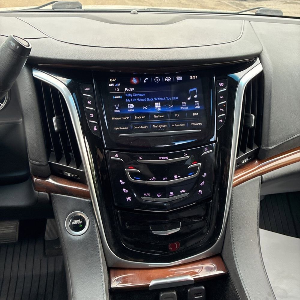 Used 2020 Cadillac Escalade Luxury w/ LPO, Radiant Package AWD/4WD image 9