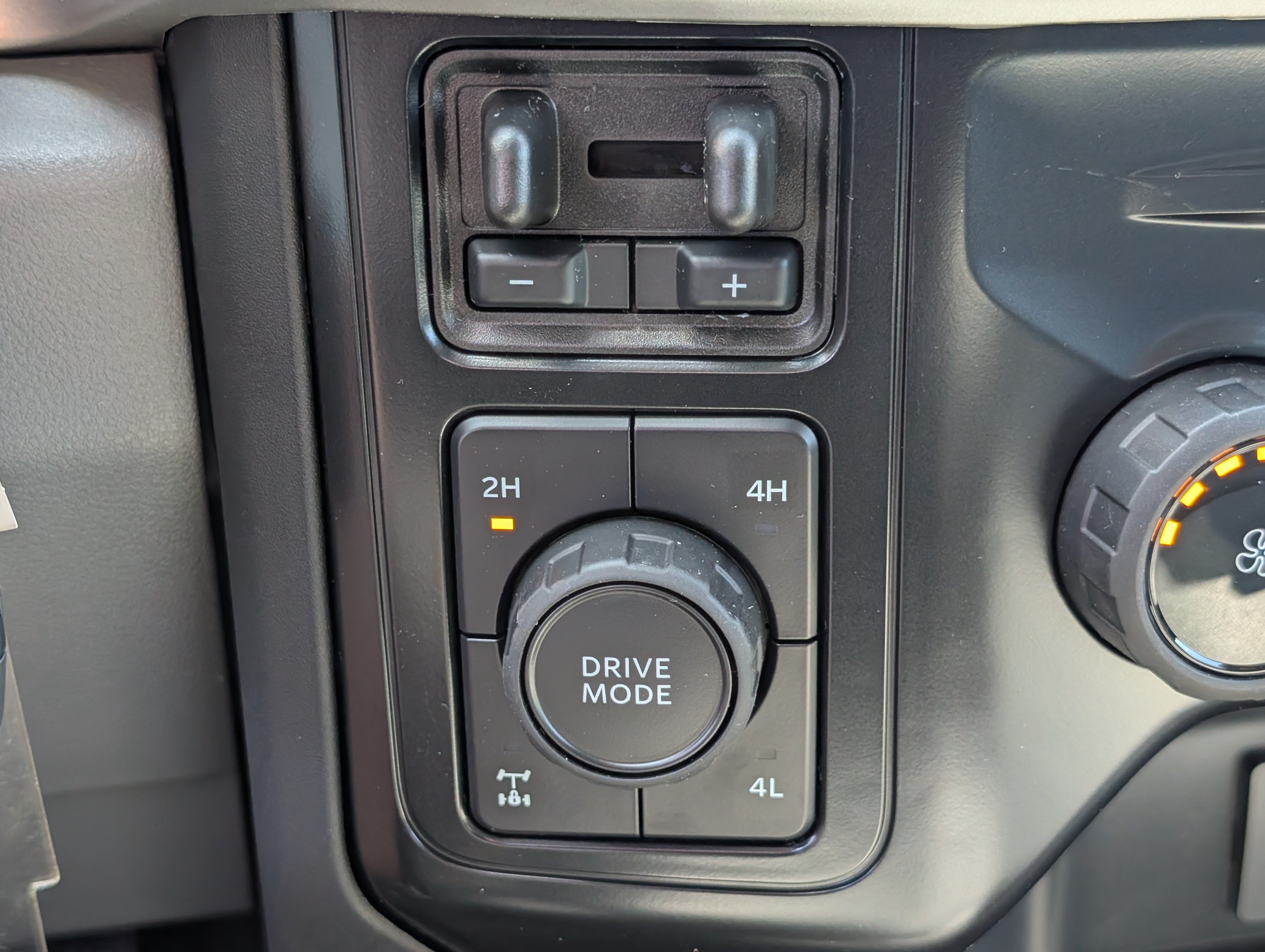 New 2026 Ford F250 XLT w/ FX4 Off-Road Package AWD/4WD image 18