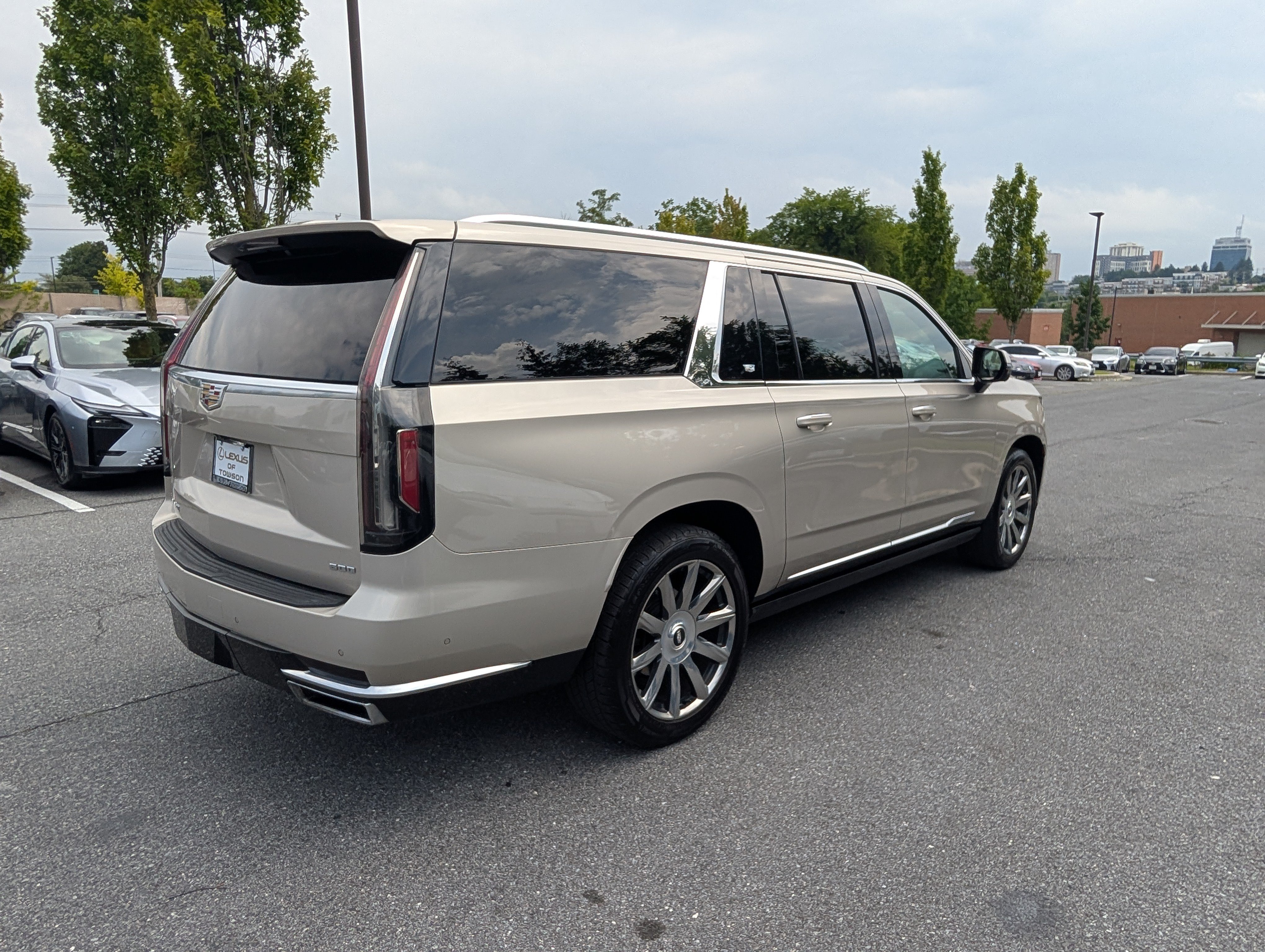 Used 2021 Cadillac Escalade ESV Premium Luxury Platinum AWD/4WD image 3